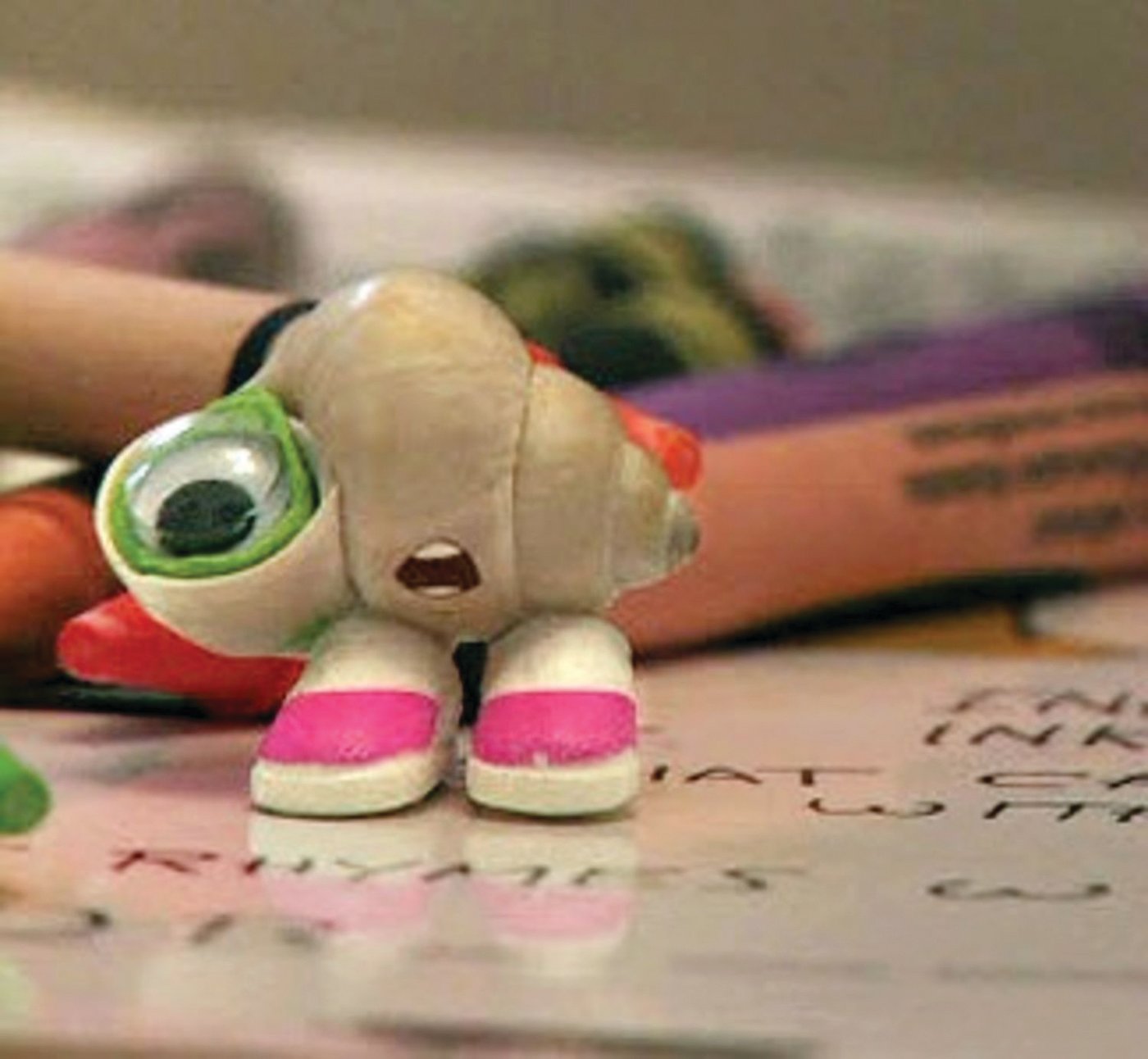MARCEL THE SHELL WITH SHOES ON